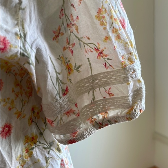 MNK Cream Floral Puff Sleeve Blouse with tie back - Picture 3 of 7